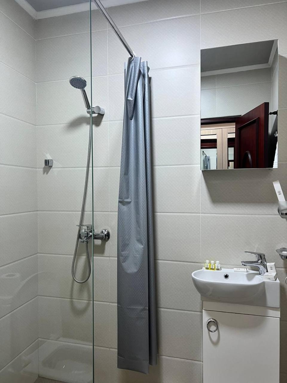 נמנאגאן Orzu Hotel מראה חיצוני תמונה